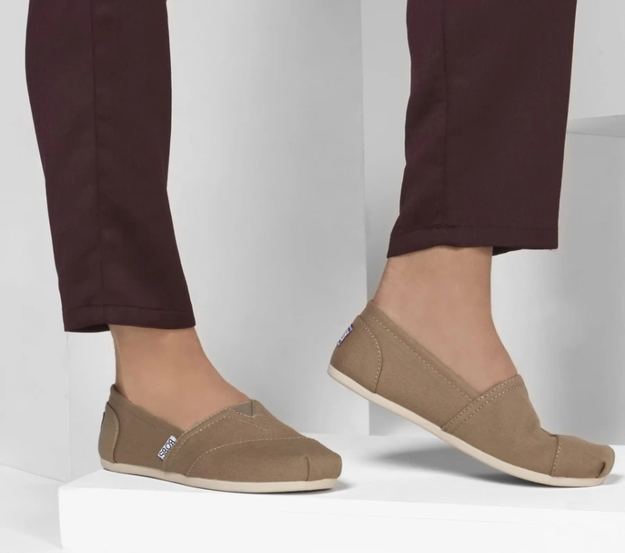 SKECHERS Women's Taupe Bobs Plush - Peace And Love Comfortable Sneakers