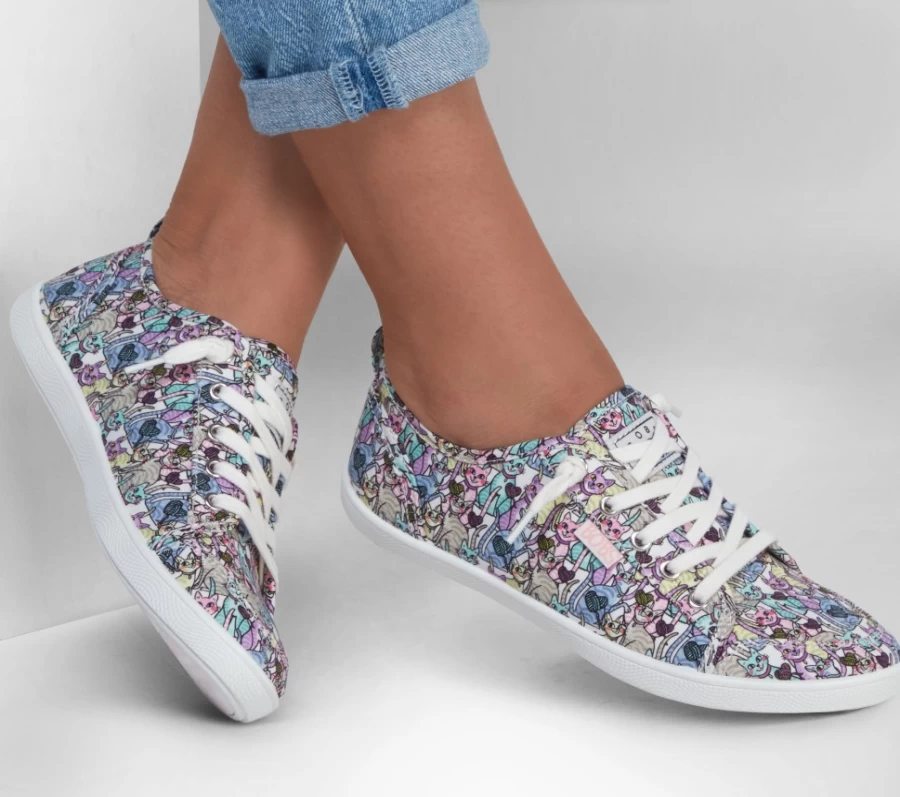 SKECHERS Women's White & Multi Knitting Hearts Bobs B Cute Sneakers
