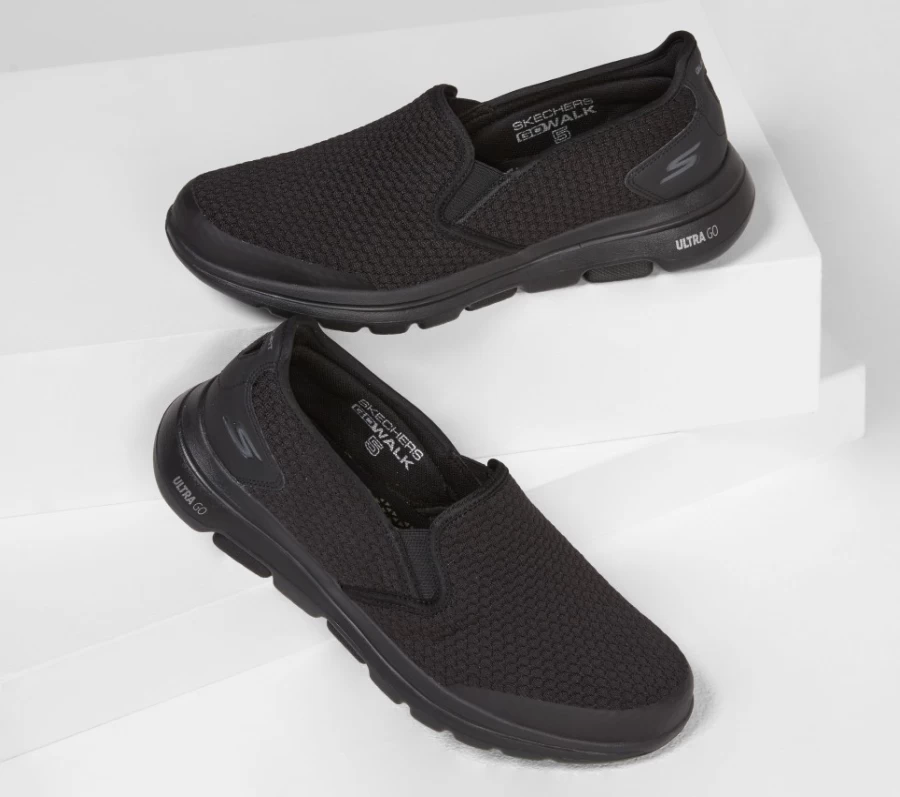 SKECHERS Men's Gowalk 5 Apprize Walking Shoes - Black