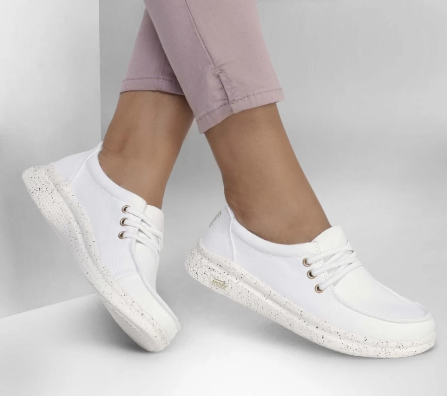 SKECHERS Women's White Arch Fit Skipper Sneakers - Chic Stance for Comfort & Style