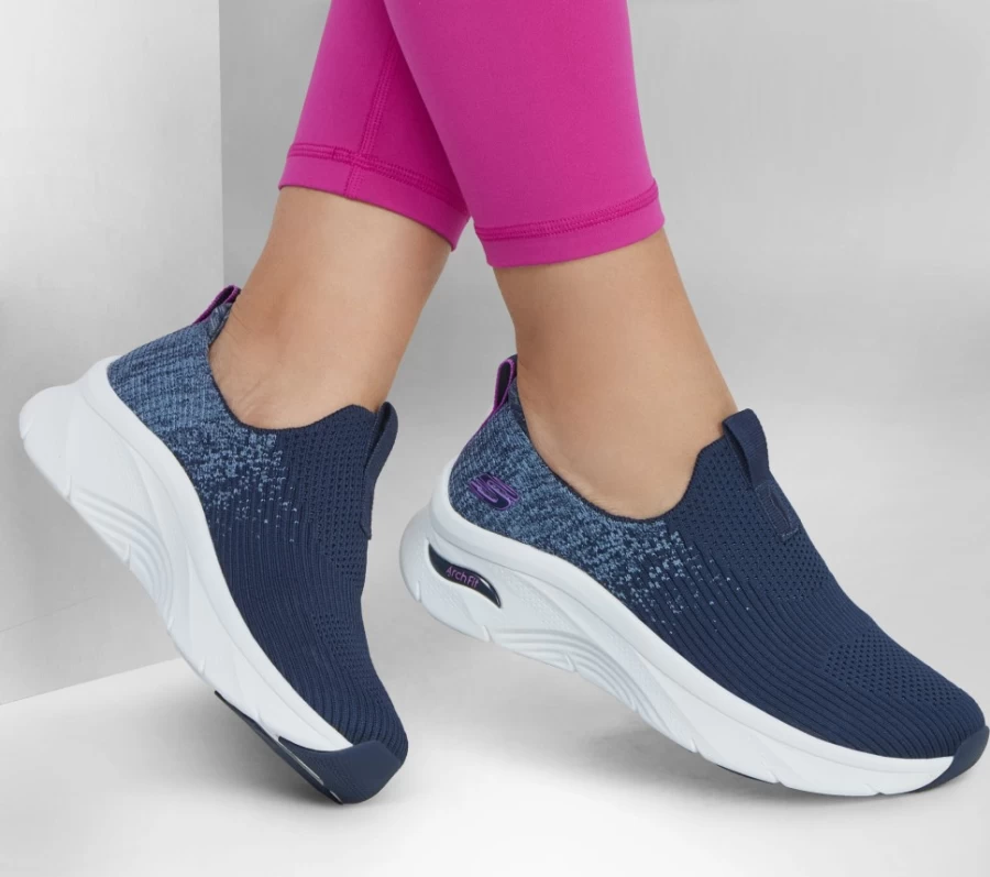 SKECHERS Women's Navy Arch Fit D'Lux Key Journey Relaxed Fit Walking Shoes